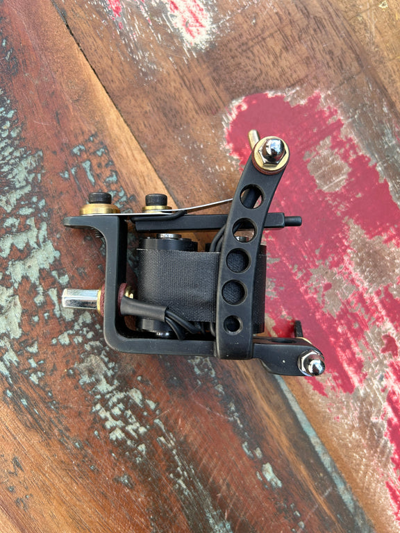 Armando Cloud Black Bulldog Shader Hole