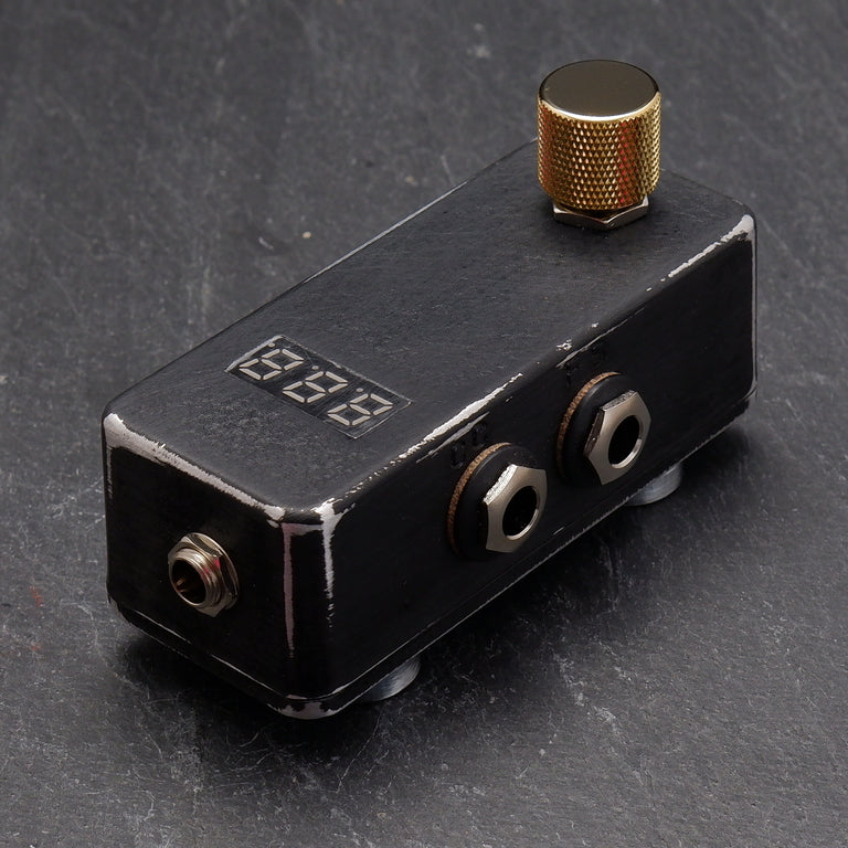 Dear Concubine  / Netzgerät - Black distressed + Travel Case