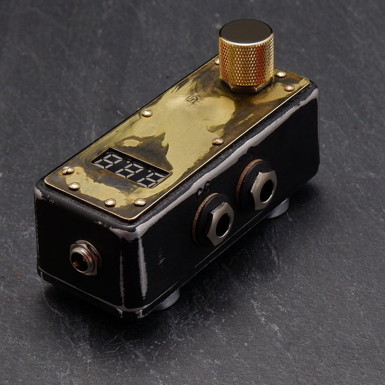 Dear Concubine  / Netzgerät - Black distressed w/ Acid Washed Plate