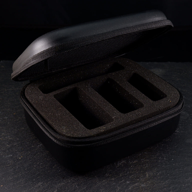 Dear Concubine  / Netzgerät - Black distressed + Travel Case